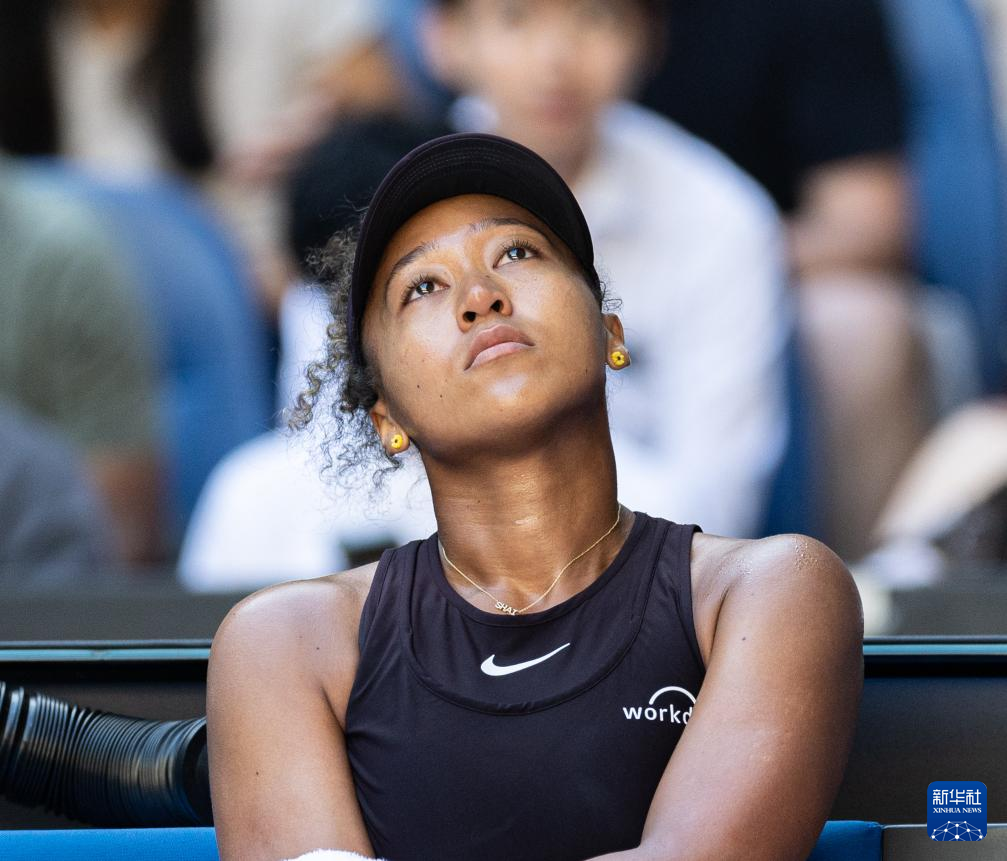 开云体育-大坂直美在FPX比赛中逆转，战术调整引发热议！